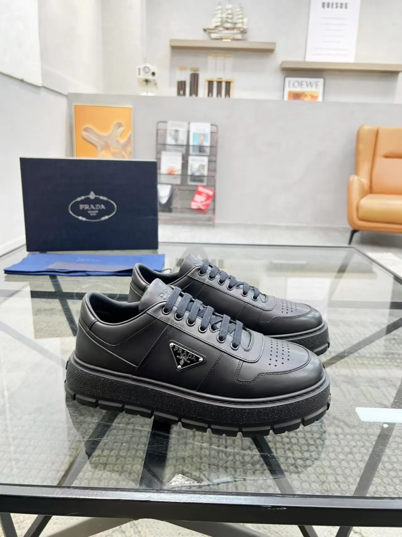 Men's Men's Shoes 💰440 [New Style] 🎍🎍Prada Prada's new men's leather sneakers, the highest version on the market, any comparison is welcome🆚! The original leather has excellent texture and is super high-end! Fetal sheep net lining imported from Italy, removable pad! Luxurious materials and fine workmanship, highly recommended! Code: 38-44 (45 can be customized